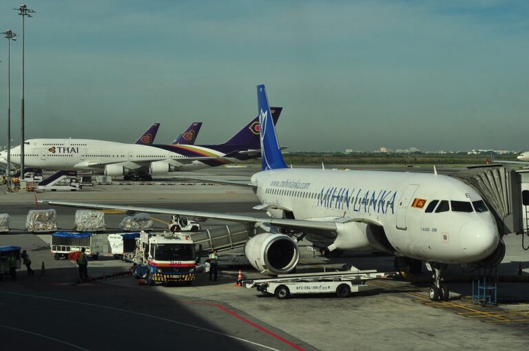 airport-396928_1280